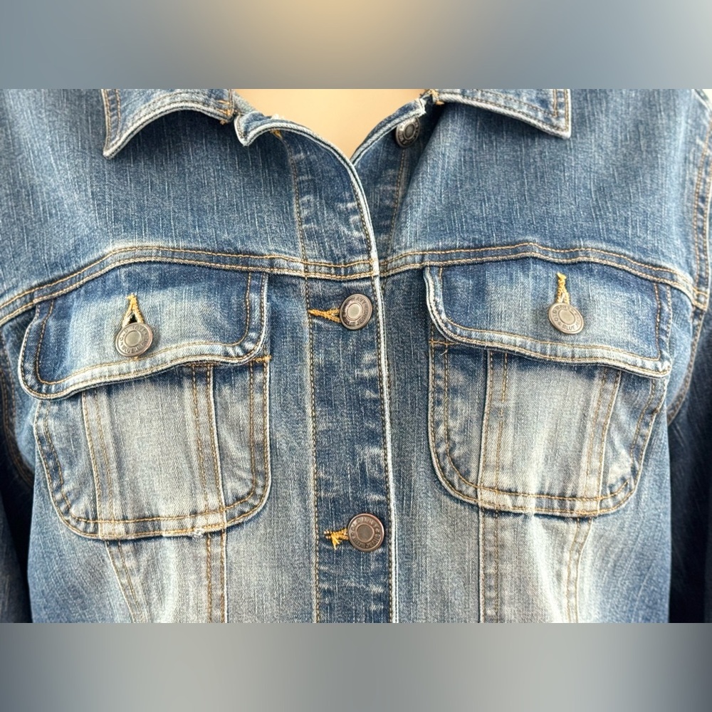 Old Navy Medium Washed Cropped Stretch Denim Trucker's Jacket, Women's Size L - Picture 2 of 13